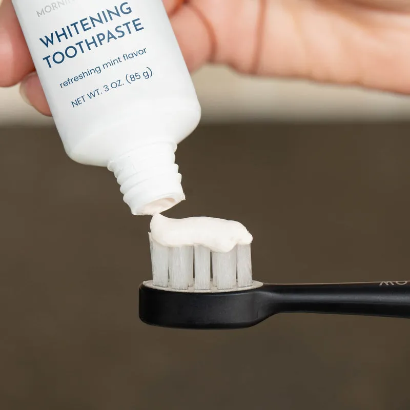 /img/28434-choosing-whitening-toothpaste.webp