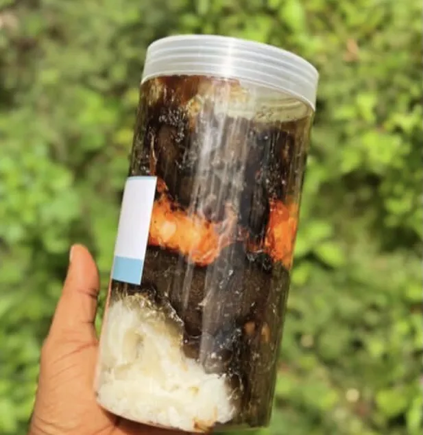 28490 mixing black soap