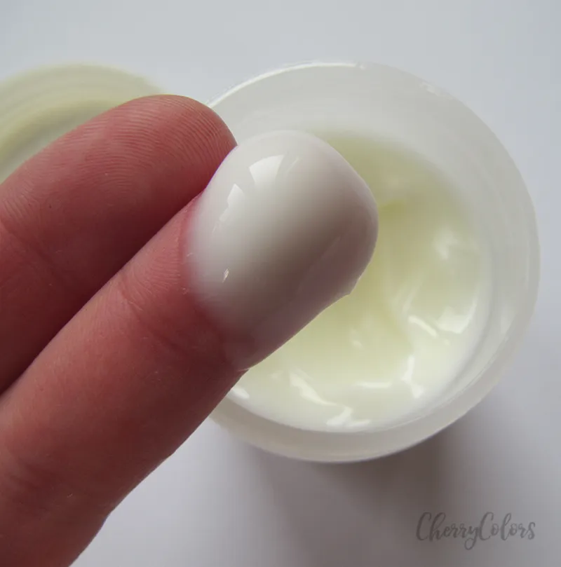 /img/28755-skinfoood-whitening-pack-lifestyle.webp